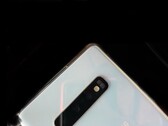 Samsung zeigt seine Galaxy S10-Kollektion, die weiße Keramik-Variante erreicht die Öffentlichkeit.