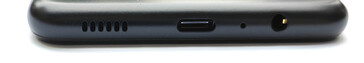 Unten: Lautsprecher, USB-C-Port, Mikrofon, 3,5mm-Audioport
