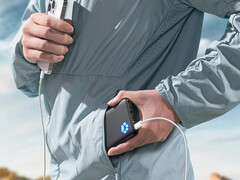 Nur bestimmte schwarze und blaue Farbvarianten der über Amazon verkauften Powerbank werden zurückgerufen. Im Bild: ein Werbefoto des tragbaren Ladegeräts. (Bildquelle: Iniu)