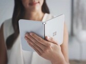 Das Microsoft Surface Duo ist ein spannendes Smartphone, das für die gebotene Hardware aber viel zu teuer ist. (Bild: Microsoft)