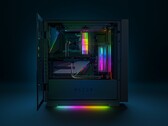 Die Razer Chroma RGB-Beleuchtung darf natürlich nicht fehlen, auch wenn sie nur dezent an der unteren Gehäusekante verbaut wurde. (Bild: Razer)
