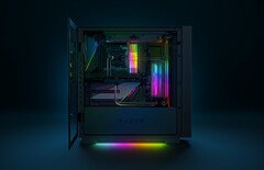 Die Razer Chroma RGB-Beleuchtung darf natürlich nicht fehlen, auch wenn sie nur dezent an der unteren Gehäusekante verbaut wurde. (Bild: Razer)