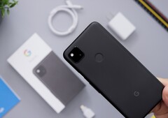 Das Google Pixel 4a 5G besitzt einen relativ kleinen 3.885 mAh Akku, der offenbar aufgerüstet werden kann. (Bild: Daniel Romero)