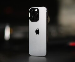 Apple-Chef Tim Cook ist der Ansicht, dass Kunden bereit sind, für ein iPhone &quot;Ultra&quot; einen deutlich höheren Preis zu bezahlen. (Bild: JETBU)