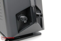 Hey, da läuft was aus, Schutzkappen fehlen, sind bei der Serie dann dabei