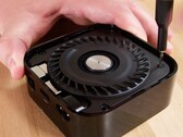 Das neue Apple TV 4K besitzt einen Lüfter, um den A12 Bionic unter Last zu kühlen. (Bild: iFixit, YouTube)