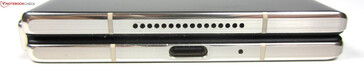 Fußseite, zusammengeklappt: Lautsprecher, USB-C 3.2 Gen.2, Mikrofon
