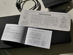 Schnellstart- und Bedienungsanleitung. (Bildquelle: Julian van der Merwe / Notebookcheck)