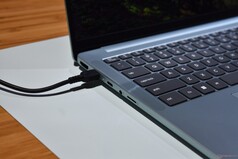 Lenovo IdeaPad Vibe: Anschlüsse auf der linken Seite.