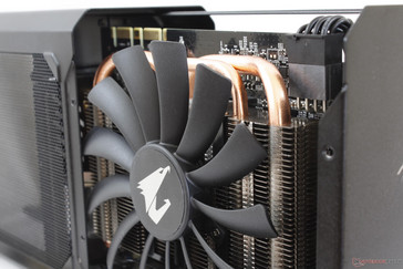 GeForce GTX 1080 Mini - selbst der SLI-Bridge-Anschluss ist noch vorhanden