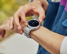 Die Samsung Galaxy Watch4 Classic bietet eine massivere Lünette als die günstigere Version der Smartwatch. (Bild: Samsung)