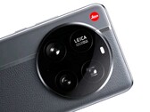 Das Xiaomi 16 Ultra soll dank rotem Logo noch mehr nach Leica-Kamera aussehen und ganz neue Kamera-Sensoren bieten. (Bildquelle: Ace100xd, editiert)