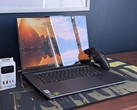 Das Yoga Pro 9 16IPH11 hat ein schickes Design, die niedrig aufgelösten Bilder von Lenovo werden dem Gerät aber nicht gerecht