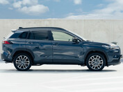 Toyota spendiert seinem Hybrid-SUV Corolla Cross ein Facelift und die neue GR Sport Ausstattung (Bild: Toyota).