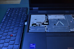 Lenovo ThinkPad P16 Gen 2: Tastatur entfernt