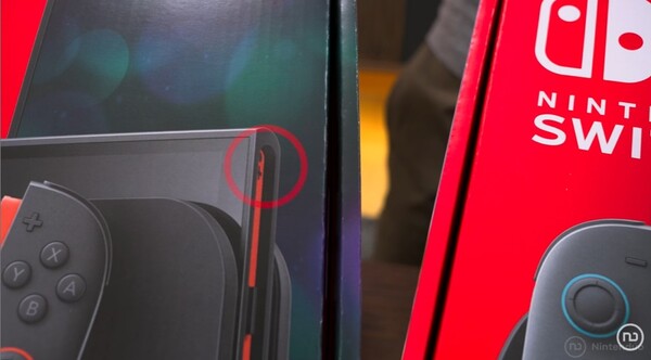 Das Bild des Switch 2 auf der Verpackung der neuen Version zeigt eine sichtbare Schraube an der rechten Schiene.