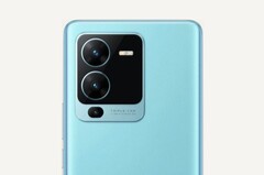 Das Vivo V25 Pro kann seine Farbgebung von Hellblau auf Dunkelblau verändern, wenn die Sonne scheint. (Bild: Vivo)