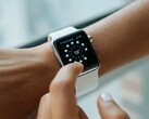 Apple Watch: Die Uhr kann nicht nur am Handgelenk getragen werden (Symbolbild, Luke Chesser)