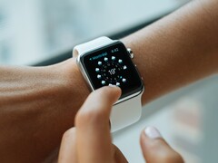 Apple Watch: Die Uhr kann nicht nur am Handgelenk getragen werden (Symbolbild, Luke Chesser)
