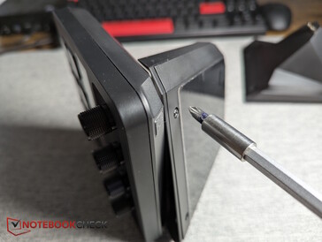 Dazu 2 Schrauben lösen