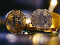 Eine spezielle Vorhersage sieht den Bitcoin trotz seiner aktuellen Schwäche bis Mitte 2025 bei rund einer Million US-Dollar pro Coin (Bild: Michael Förtsch)