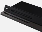 Die Tastaturhülle des Galaxy Tab S8 Ultra schützt auch den S Pen, der auf der Rückseite magnetisch gehalten wird. (Bild: Evan Blass)