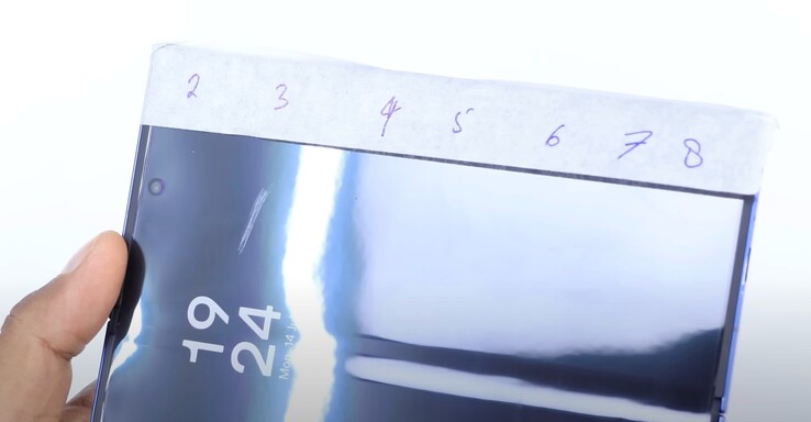 Das faltbare Display des Galaxy Z Fold7 ist nicht besonders kratzfest. (Bildquelle: Gupta Information Systems)