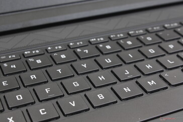 Das Tasten-Feedback ist moderat und mit leisem Klappern ähnlich wie bei der Omen Serie