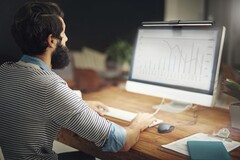 Das Gerät soll für eine bessere Beleuchtung des Arbeitsplatzes sorgen.