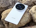 Der Nachfolger des Vivo X200 Ultra wird laut Zertifizierung auch global starten, aber offenbar den Kamera-Button an der Seite verlieren. (Bildquelle: Notebookcheck)