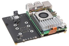 Die Platine wird unter den Raspberry Pi befestigt