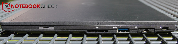 rechts: SIM-Slot, SD-Kartenleser, USB 3.0 Typ A, LAN, Kensington Lock