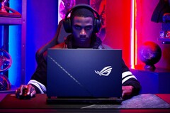 Das Asus ROG Strix Scar 17 X3D ist das weltweit erste Notebook mit AMD Ryzen 9 7945HX3D. (Bild: Asus)