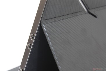 Im mitgelieferten Schutzeinband kommen keine Magnete zum Einsatz