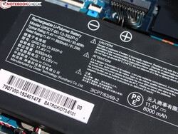 Der 93-Wh-Akku kann gewechselt werden.