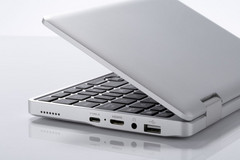 Beim TopJoy Falcon handelt es sich um einen extrem kompakten Laptop, der sich über den USB-C-Port aufladen lässt.