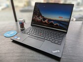 Lenovo ThinkPad E14 G5 Intel laptop im Test: Core i7-1355U vs. Ryzen 7 7730U