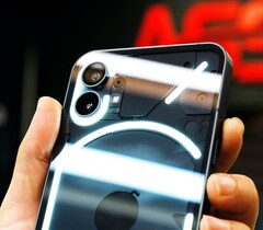 Das Nothing Phone (1) gibts jetzt rund 60 Euro unter dem Listenpreis. (Bild: Zana Latif)