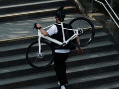 Roadlite:ON CF: Leichtes E-Bike mit Riemenantrieb