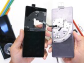 Das LG Wing zeigt sich im Teardown-Video von JerryRigEverything von seiner kreativen Seite.