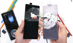 Das LG Wing zeigt sich im Teardown-Video von JerryRigEverything von seiner kreativen Seite.