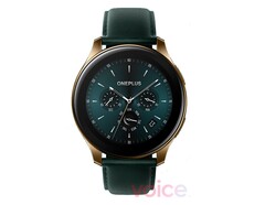 Erste geleakte Bilder zeigen die OnePlus Watch in der edlen Cobalt Special Edition mit Saphirglas und Lederarmband.