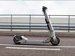 Der Turbo ist ein auf Leistung getrimmter E-Scooter (Bildquelle: Bo)