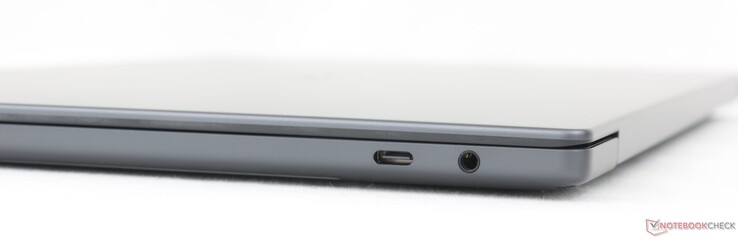 Rechts: USB-C Thunderbolt 4 mit DisplayPort 2.1 + Power Delivery, 3,5-mm-Kombi-Audio