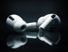 Die Apple AirPods Pro der zweiten Generation sollen ein komplett neues Design erhalten. (Bild: Francesco Liotti)