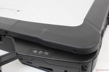 Batterie- und Statusanzeigen. Das Modell kann Erschütterungen und Stößen wie in Autos standhalten