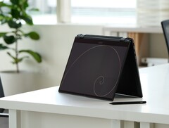 Das MSI Summit E16 Flip bietet einen 165 Hz schnellen Touchscreen im 16:10-Format. (Bild: MSI)