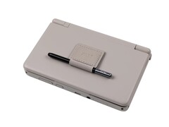 Der Thor Stylus wird auf der Rückseite des primären Displays des Thor befestigt.