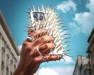 The Unsnatchable verhindert Diebstahl durch Stacheln. Apple will durch eine Software-Sperre eine ähnliche Wirkung erzielen.
