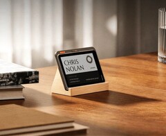 Flowtica Verso kombiniert einen AI-Assistenten mit einem E-Paper-Display.